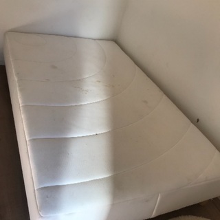 マットレスふかふかダブルベッド(ベッドカバー付き)4800円の画像