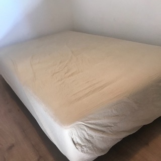 マットレスふかふかダブルベッド(ベッドカバー付き)4800円の画像