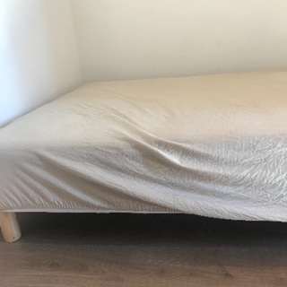 マットレスふかふかダブルベッド(ベッドカバー付き)4800円の画像