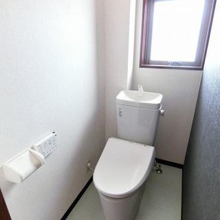 ずっとバイクいじりができるガレージ付き、大型バイクも置ける、完全にバイク趣味の賃貸マンション - 不動産