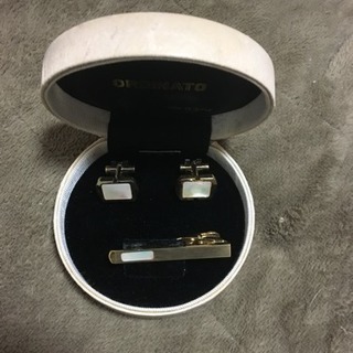 新品 カウス& ネクタイピン セット未使用品の画像
