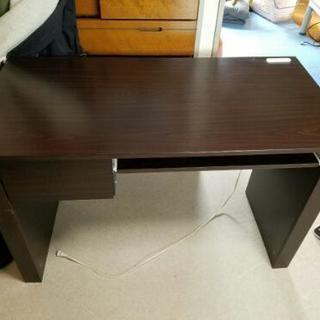 ニトリ　デスク　机の画像