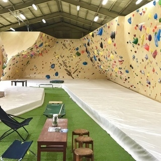 沖縄県名護市のボルダリングジム、BANJAT bouldering - 名護市