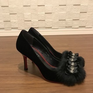 プールサイド黒パンプスの画像