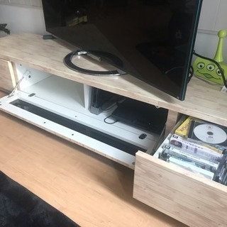 テレビボードの画像