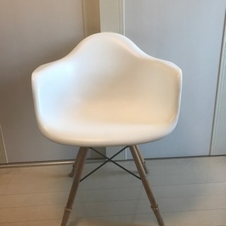 イームズチェア 椅子の画像