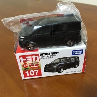 絶版 トミカ 107 新品 ヴォクシー 2008年新車シール付