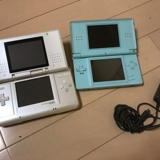 任天堂DS二個セット！ソフトも付の画像