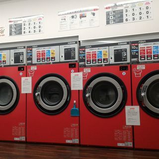 大型コインランドリー　さわやかピュア三橋店　埼玉県さいたま市西区三橋5丁目1891　バイパスから入って青葉園交差点から南へ300ｍ！島忠、アオキ、セイムス、マルエツのお買い物ついでに！駐車場5台完備！100円ジュースもあります！羽毛布団洗い専用コース有！カーペットやカーテンもOK、スニーカー専用の洗濯機、スニーカー専用の乾燥機完備  - その他