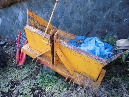 リアダンプ　重さ500kg前後　3点リンク方式