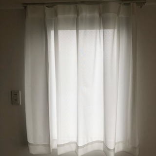 小窓カーテンの画像