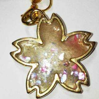 【ハンドメイド】レジン：桜の房付き 赤ストラップ（白+クリア+ピ...