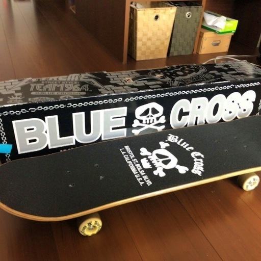 BLue Crossノベルティスケートボード譲ります。