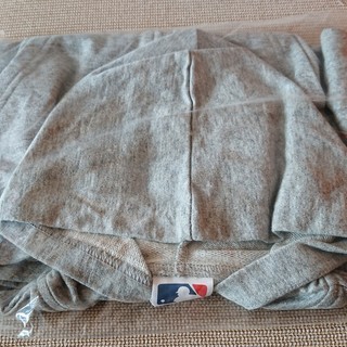 新品　1500円　New York Yankees 　ヤンキースのパーカー　子供用　グレーの画像