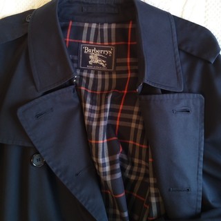 Burberry バーバリー コート 名品 濃紺 トレンチコートで さりげなくお洒落を！の画像