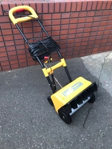 【中古】アルファ工業 スノーパワー 家庭用 電動除雪機ラクラクで女性に大人気