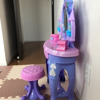 最初値下げ。おもちゃのお化粧台美品。子供用小さなプリンセスソフィアドレッサーセットの画像