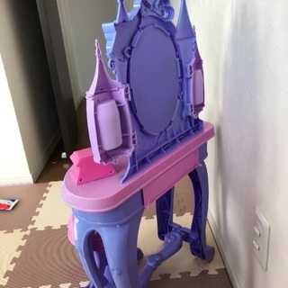 最初値下げ。おもちゃのお化粧台美品。子供用小さなプリンセスソフィアドレッサーセットの画像