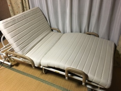 電動リクライニング折りたたみベッド