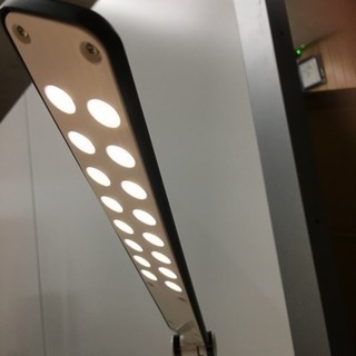 コイズミ LED 卓上スタンド照明 値下げしました！の画像