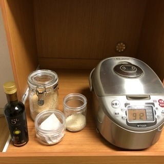 ナチュラルウッド キッチンキャビネットの画像