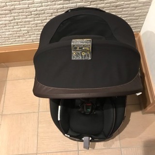 コンビ ラクティアターン チャイルドシートの画像
