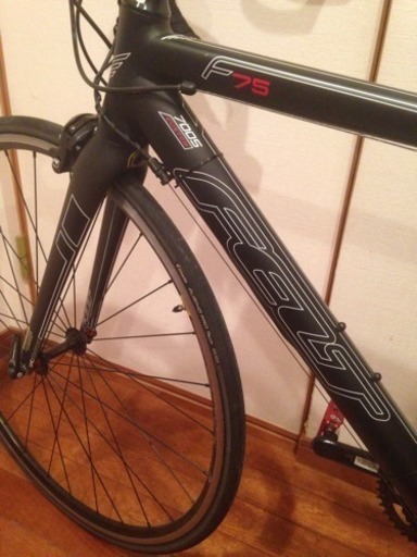 FELT F75  