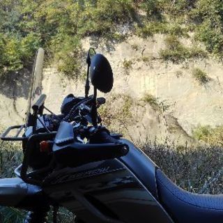 オフロードバイクに乗っている女子一緒に走りませんか？