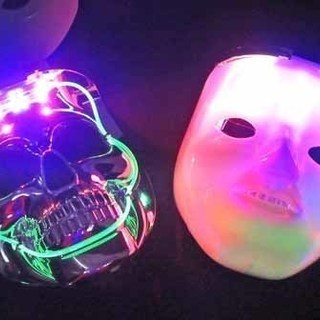 ぴかぴかお面 （白マスク×ガイコツ） 【新品未開封】　光るおもちゃ　仮装　宴会　パーティーの画像