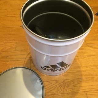 美品adidasペール缶インテリア収納の画像