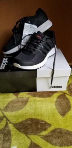 取引中　　新品　adidas　スニーカー
