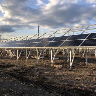 未経験者OK 経験者　有資格者優遇　太陽光発電所　杭打設　架台組立　パネル設置　建設現場作業員　職長　現場管理　募集　年収270万から500万円 ボーナス含む　の画像