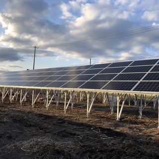 未経験者OK 経験者　有資格者優遇　太陽光発電所　杭打設　架台組立　パネル設置　建設現場作業員　職長　現場管理　募集　年収270万から500万円 ボーナス含む　の画像