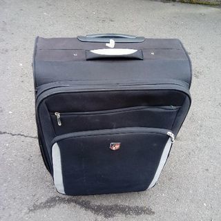 中古　旅行用スーッケース　キャスター付きの画像