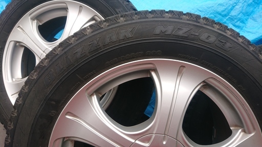スタッドレスタイヤ　アルミホイール４本セット　215/60Ｒ17　ブリジストン