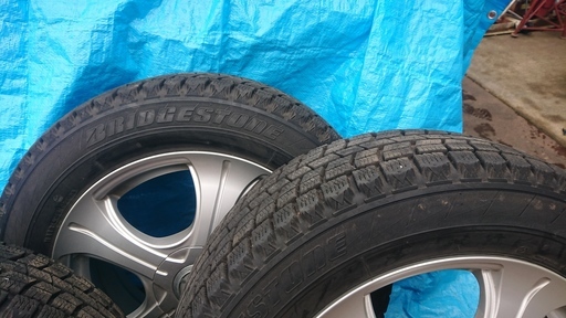 スタッドレスタイヤ　アルミホイール４本セット　215/60Ｒ17　ブリジストン