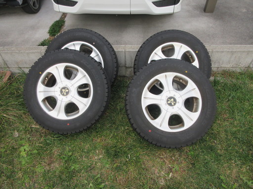 値下げ　スタドレスタイヤ205/65/15　４本　ホィール付き　３か月のみ使用