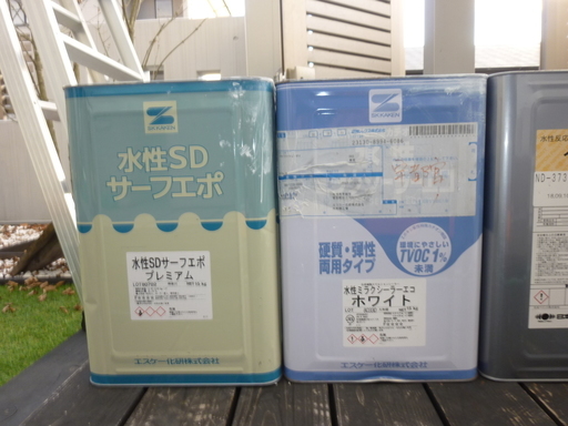 水性塗料（住宅用のシーラーと軒天用）