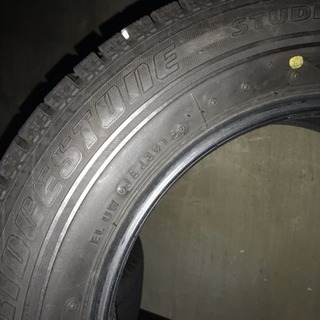 [バリ溝] 2015年製造 BLIZZAK 165/70R14 スタッドレスタイヤの画像