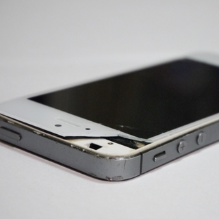カリーノ江坂1Fのユタカヤです。iphone電池交換、パネル交換、腕時計電池交換、分解掃除など修理のお店です。の画像
