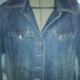 デニムジャケット。