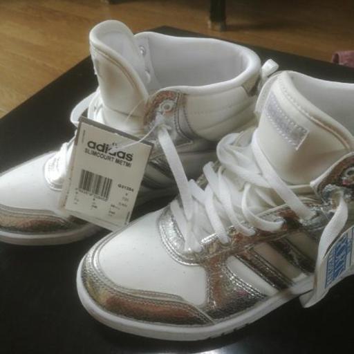adidas　レディース　シューズ