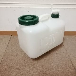 白いポリタンク　10L