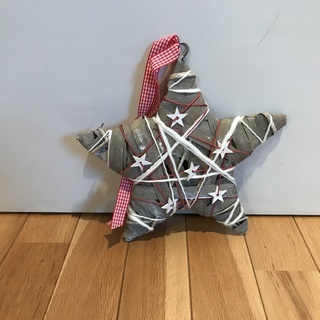 ★クリスマス★北欧で買った木の皮で作った大きな星のオーナメントの画像