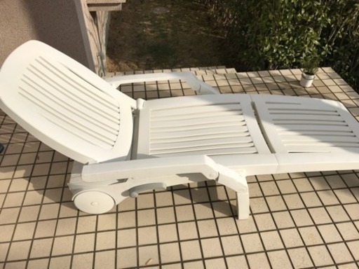 ガーデンチェア 折り畳み 白 デッキチェア 段階式