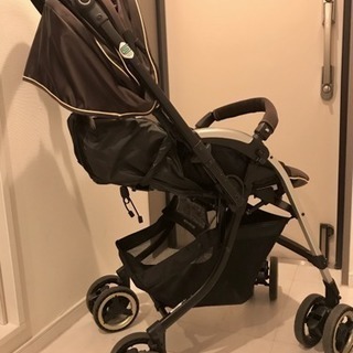 【値下げしました】コンビ ベビーカー【ネムリエ オート4キャス UE-720】の画像