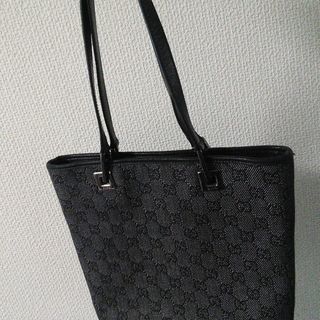 GUCCI　バッグ　布袋あります。