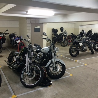♦♦オートバイ　バイク　月極　完全屋内　ガレージ　駐車場　24時間　警備♦♦の画像
