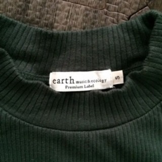 ☆美品☆earth☆ リブ タートルネックの画像