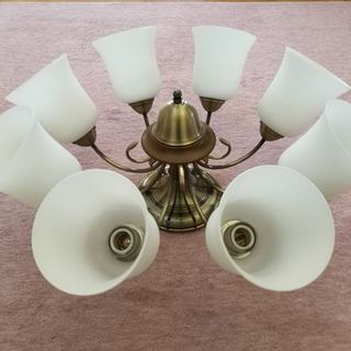 おしゃれなシャンデリア ８灯の画像